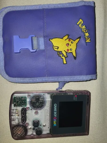 Gameboy color gbc case pikachu pokemon com jogo da barbie impecável