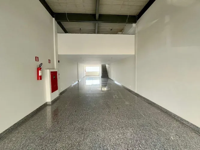 Loja à venda de 177 m² com mezanino e vista panorâmica, entre a Av. Raja Gabaglia e a Av.