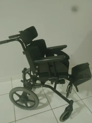 Cadeira de rodas adaptada infantil