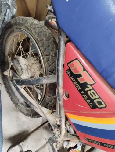 Suspensão Traseira e Dianteira com Rodas - DT 180
