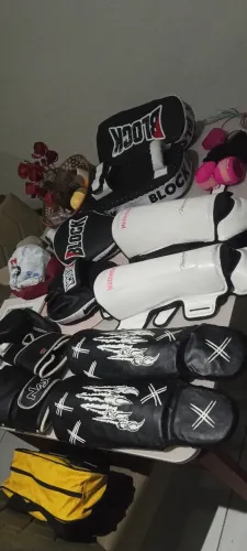 Kit muay Thay luva de boxe caneleiras bandagem manoplas