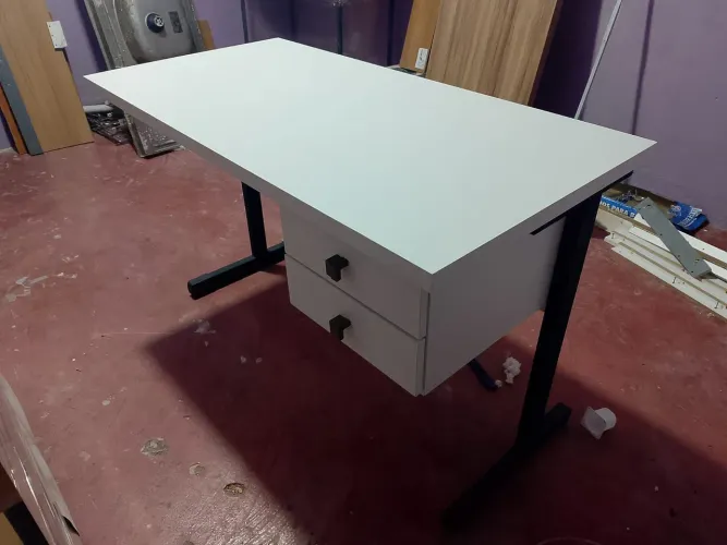 Mesa de escritório e estudo