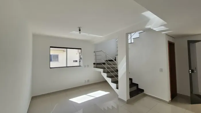Sobrado para aluguel com 132 metros quadrados com 3 quartos em Santa Genoveva - Goiânia - 
