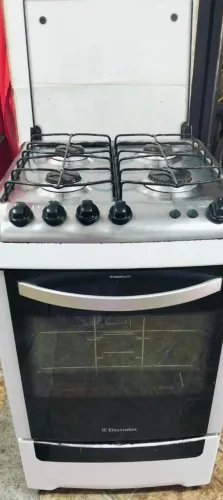 FOGÃO ELÉTRICO COM 4 BOCAS ELECTROLUX