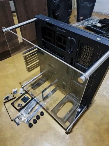 Gabinete thermaltake core p3 no estado sem caixa