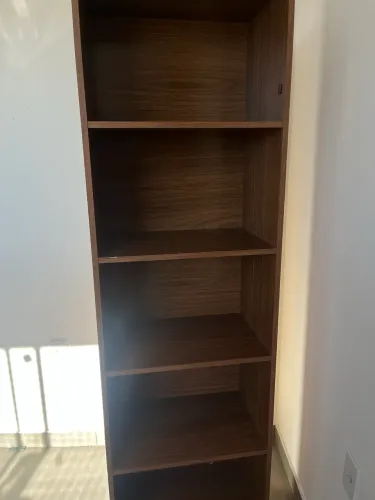 Vendo livreiro em ótimas condições 