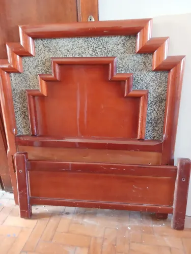 Cama solteiro maravilhosa da loja; Luciana móveis. Comprador retirar no Nova Suíça