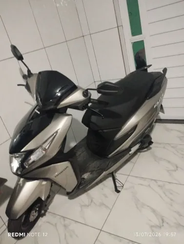 Vendo moto Honda Elite, bem conservada, única dona. R$14.000