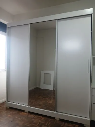 Vendo guarda-roupa no estado de novo, 800,00 já com entrega e montagem