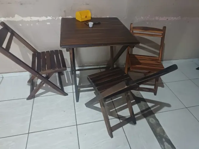 8 pares de Mesas com cadeiras