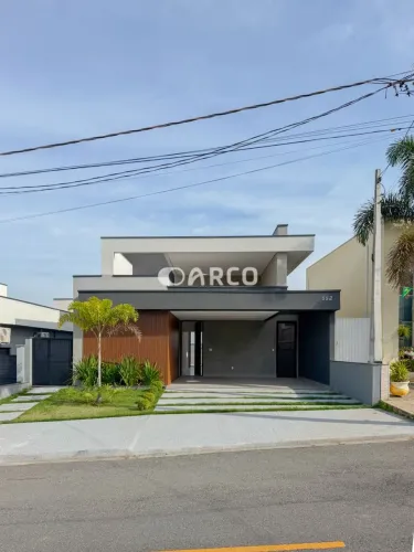 Casa de Condomínio à Venda com 3 quartos, 3 banheiros, 4 vagas e 135m²