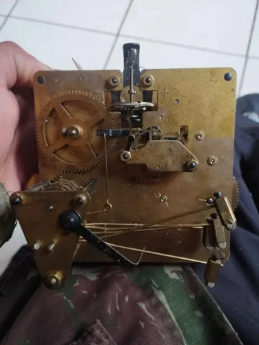 Máquina de relógio antigo Carrilhão Westminster