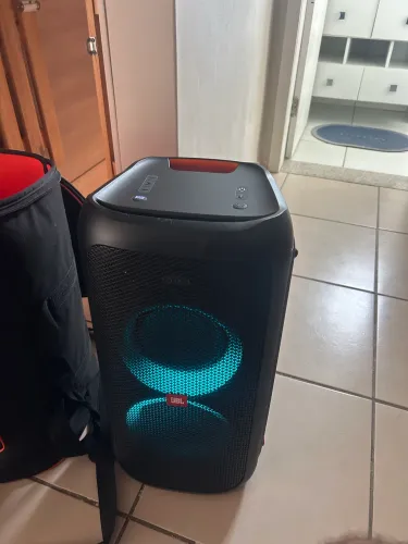 JBL Partybox 100  com case (Bolsa de proteção)