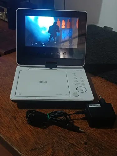 Dvd Player Portátil com tela LCD 6 polegadas