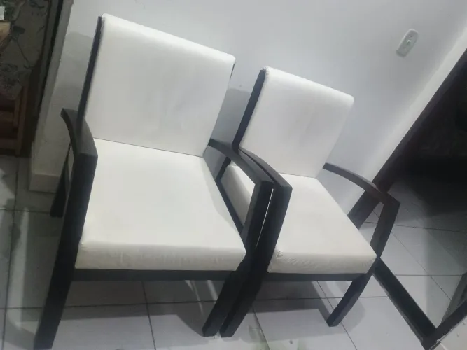 Vendo essas duas poltronas preço pra vender logo