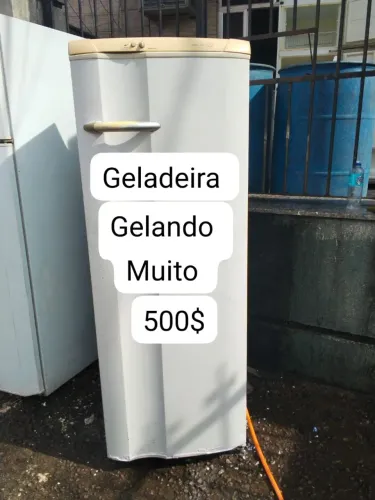 Vendo geladeira funcionando com garantia 1 porta