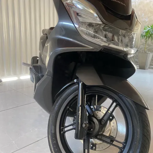Moto PCX 2015/2016 Transmissão: Automática (Câmbio CVT - só acelerar e frear)