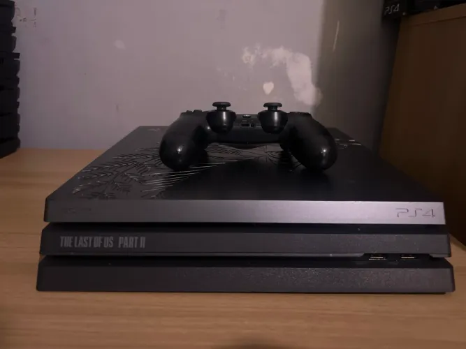 PlayStation 4 Pro - The Last of US
