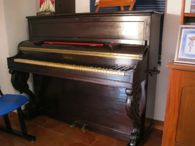 Piano Pleyel francês vertical antigo