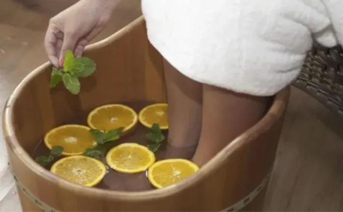 ESCALDA - PÉS EM MADEIRA CEDRO ROSA - CONFORTO PARA SEUS PÉS