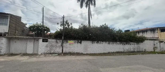 vendo casa com terreno- Aerolândia.