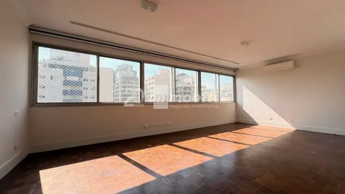 Apartamento amplo, reformado e pronto para morar | 145 m² | 3 dormitórios | 1 suíte | 1 va