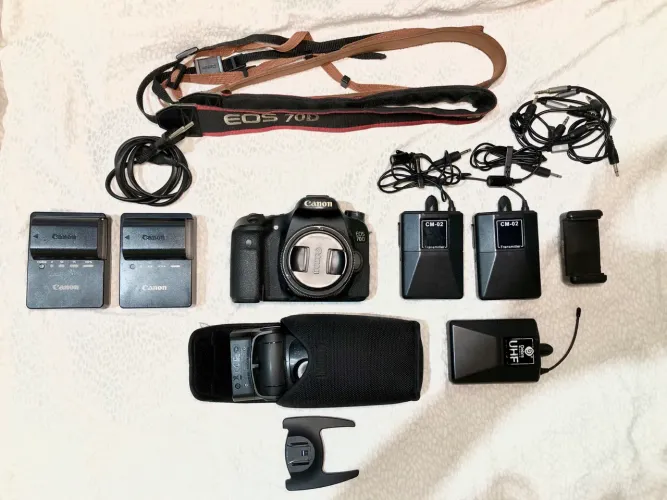 Canon EOS 70D + Lente 24mm + Flash + Kit Microfone (Kit Completo)