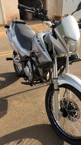 Vendo Nx 400i falcon 