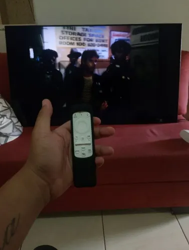 Vendo tv 50 polegadas smart Alexa com controle original carregável na energia solar