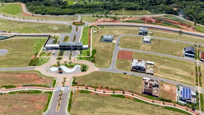 Lote de esquina no Plateau Dor Unique com 768 m² próximo à portaria