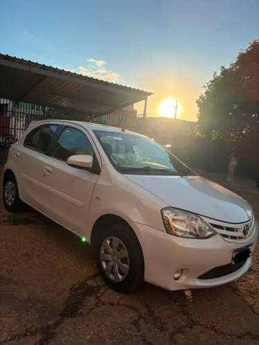 Toyota Etios X 1.3 Flex 16V 5P Mec. 2015