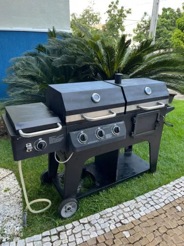 Churrasqueira Híbrida (carvão + gás)
