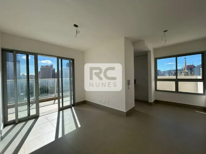Apartamento com área de107,38m², 02 quartos, 01 suíte, 01 semi suíte, varanda e 03 vagas n