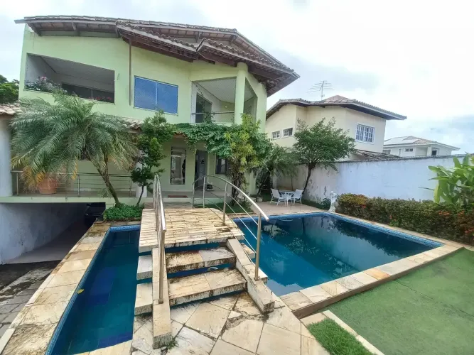 Casa Alto Padrão com 4 Quartos para Aluguel em Condomínio Fechado  Vilas do Atlântico