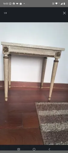 Mesinha de canto em Jacarandá com mármore Bahia
