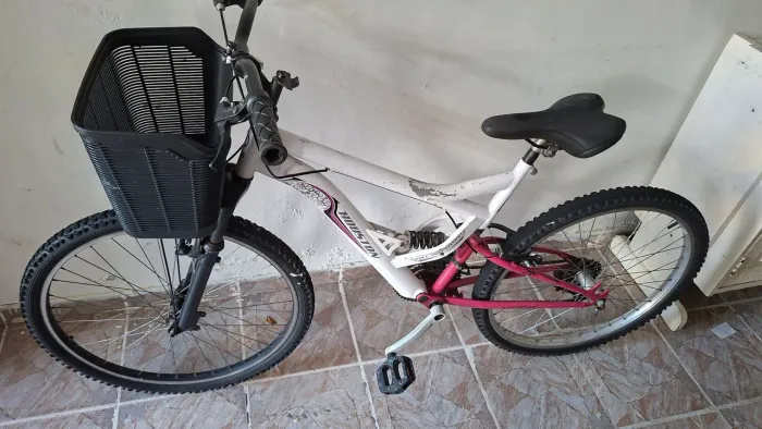 Vendo bicicleta em ótimo estado, confortável, resistente e pronta para uso, aproveite!