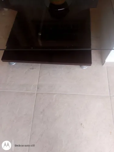 Mesa de centro, vidro grosso bisotado, mogno, ótimo estado. Linda!