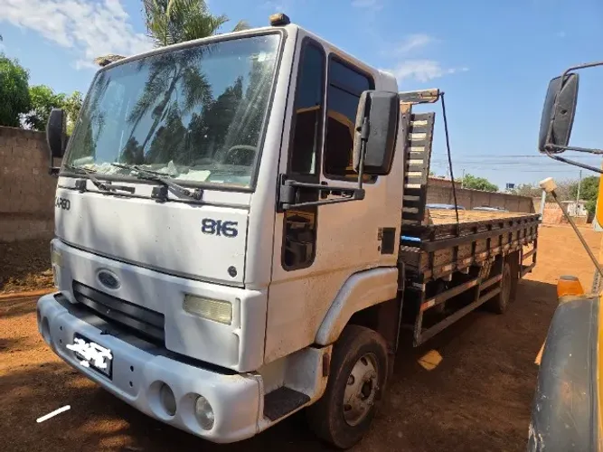 Cargo 816/13 carroceria de madeira ou chassis 
