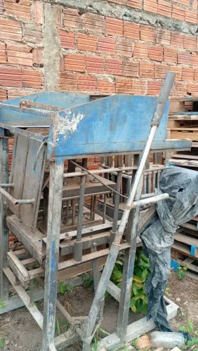 Vendo máquina de boloco semi manual excelente produção