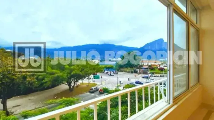 OPORTUNIDADE EM IPANEMA APARTAMENTO REFORMADO COM VISTA INDEVASSÁVEL E SUÍTE COM CLOSET