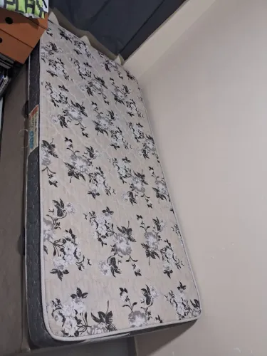 Vendo 2 colchões solteiros