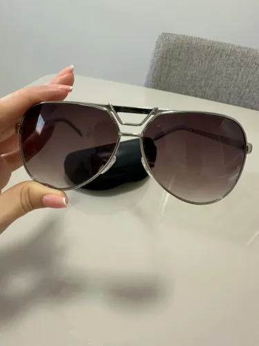 Óculos de sol feminino original em perfeito estado