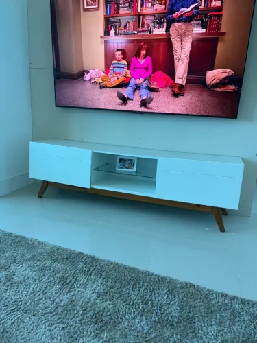 Rack branco para TV