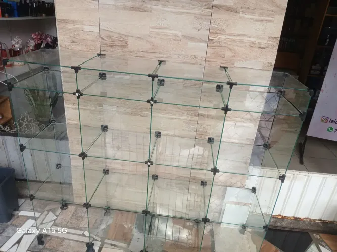 Estante de vidro
