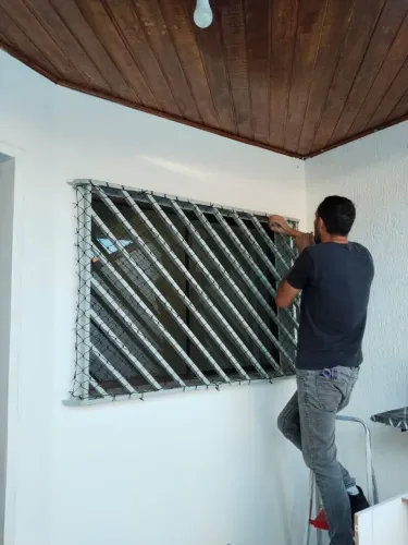 Instalação de tela de proteção
