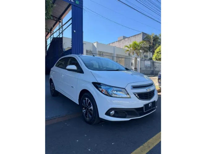 Chevrolet Onix Hatch LTZ 1.4 8V Flex Aut. 4P 2016