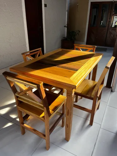 Mesa com cadeiras