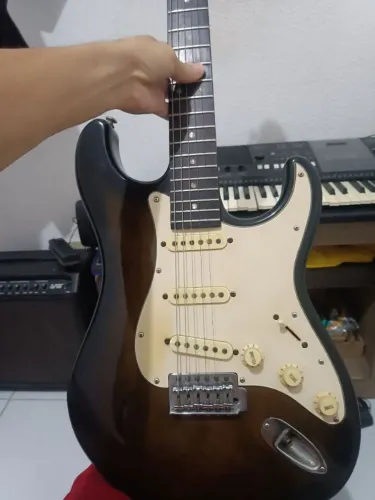 Guitarra ? Tagima T735