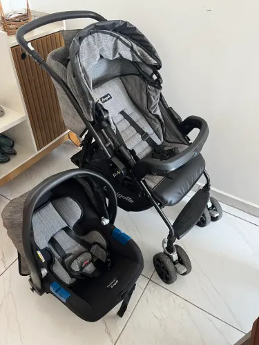 Carrinho e bebê conforto burigoto