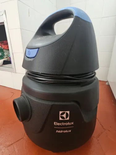 Aspirador Eletrolux água e pó